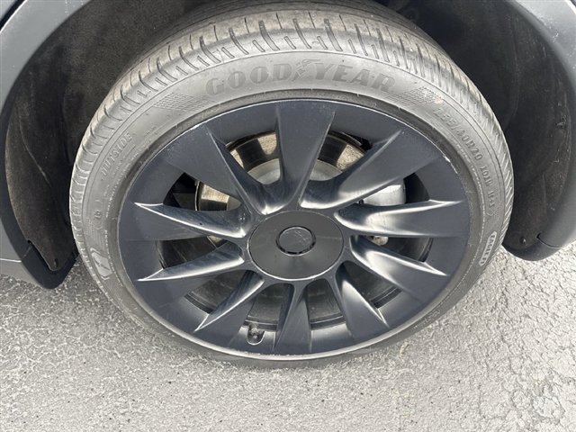 Used 2024 Tesla Model Y Long Range AWD/4WD image 32