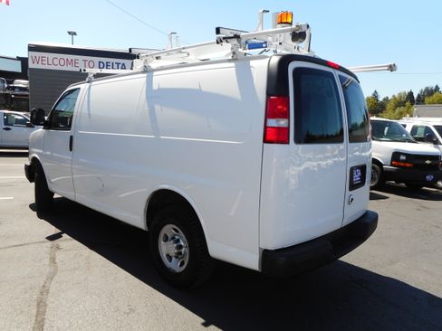 Used 2016 Chevrolet Express 2500 RWD image 9