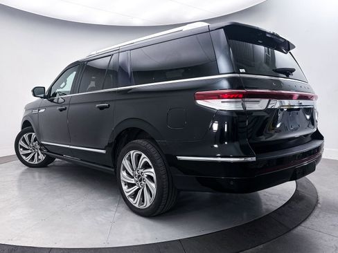 Used 2022 Lincoln Navigator L Reserve AWD/4WD image 3