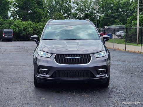 Used 2022 Chrysler Pacifica Touring-L FWD image 22