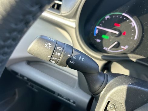 Used 2024 Toyota Sienna XLE FWD image 20