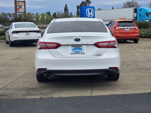 Used 2020 Toyota Camry XLE image 5