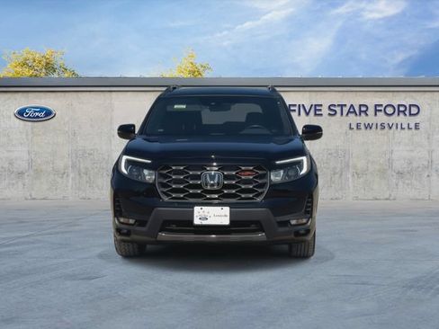 Used 2025 Honda Passport TrailSport image 3