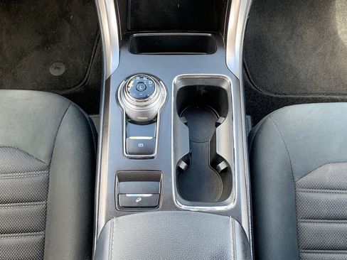 Used 2017 Ford Fusion SE w/ Fusion SE Technology Package image 17