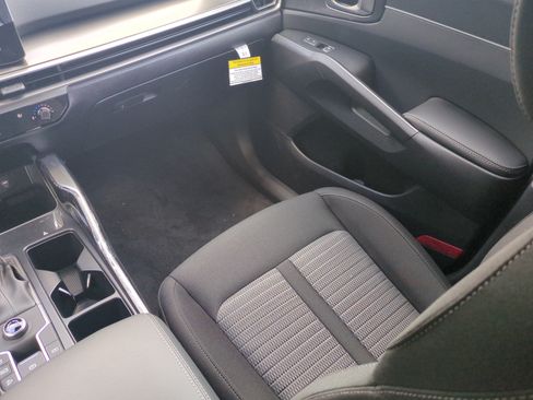 New 2026 Kia Sorento LX FWD image 16