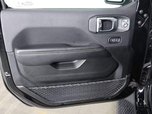 Used 2025 Jeep Wrangler Unlimited Sahara AWD/4WD image 20