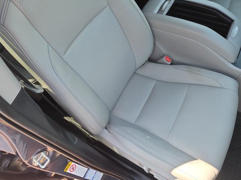 Certified 2019 Toyota Highlander Limited AWD/4WD image 16