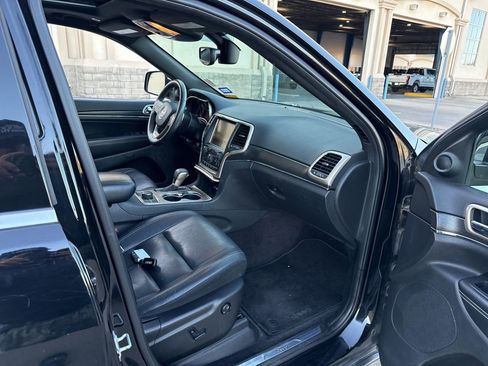 Used 2017 Jeep Grand Cherokee Limited image 15