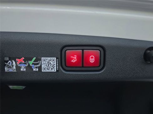 New 2026 Mercedes-Benz E 350 4MATIC Sedan image 6