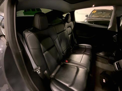 Used 2022 Tesla Model Y Long Range image 17