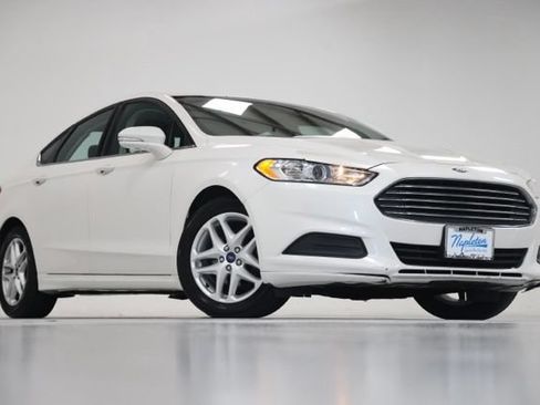 Used 2016 Ford Fusion SE FWD image 1