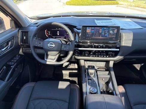 New 2026 Nissan Pathfinder Platinum AWD/4WD image 12