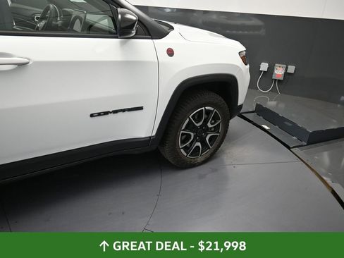 Used 2025 Jeep Compass Trailhawk w/ Trailer Tow Group image 24