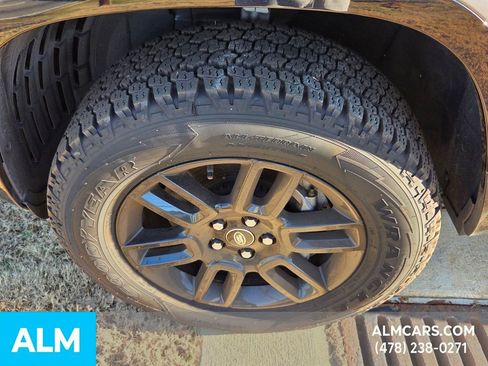 Used 2022 Land Rover Defender 90 X-Dynamic S image 11