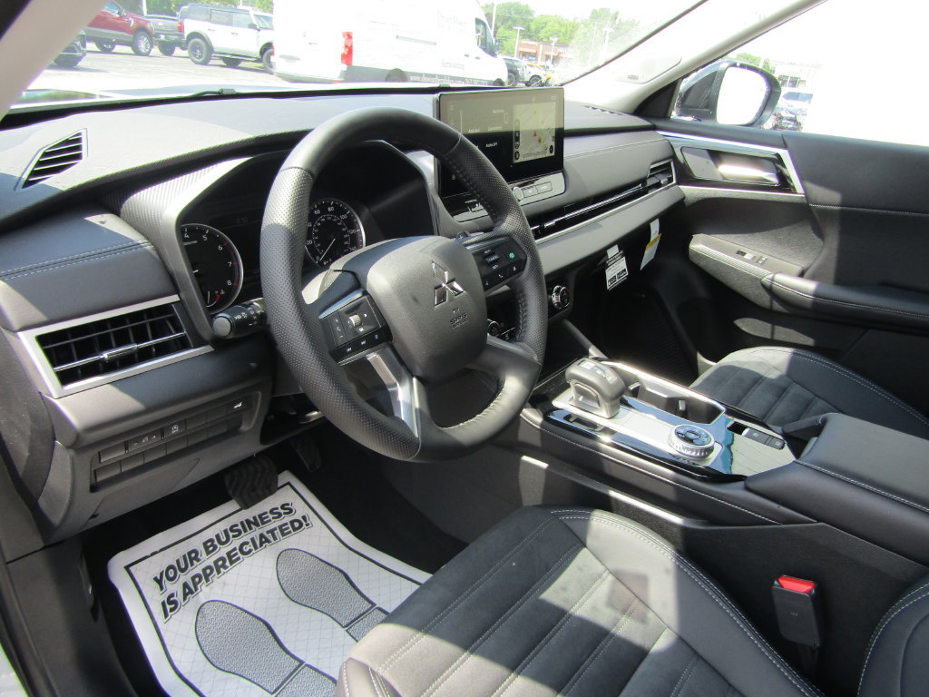 Used 2026 Mitsubishi Outlander AWD image 12