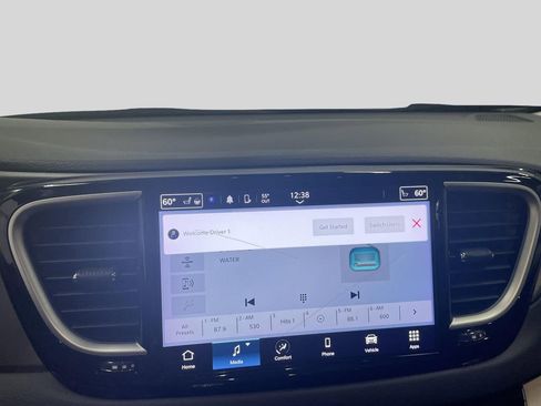 Used 2023 Chrysler Pacifica Touring-L FWD image 17
