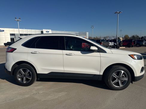 Used 2024 Ford Edge SEL w/ Convenience Package image 2