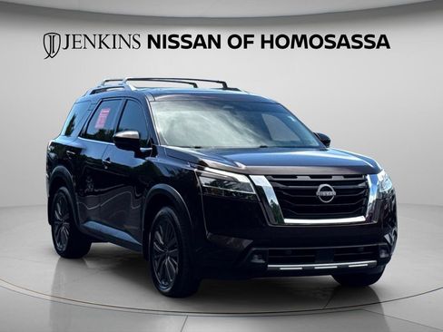 Certified 2022 Nissan Pathfinder SL w/ SL Premium Package FWD image 14