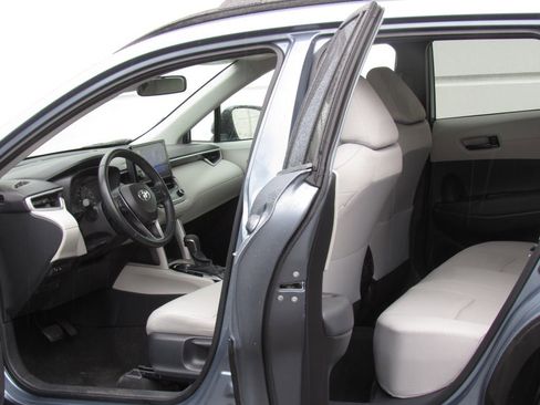 Certified 2024 Toyota Corolla Cross LE w/ Moonroof Package image 12