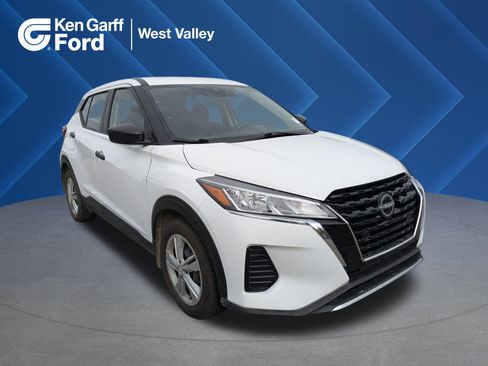 Used 2023 Nissan Kicks S image 1