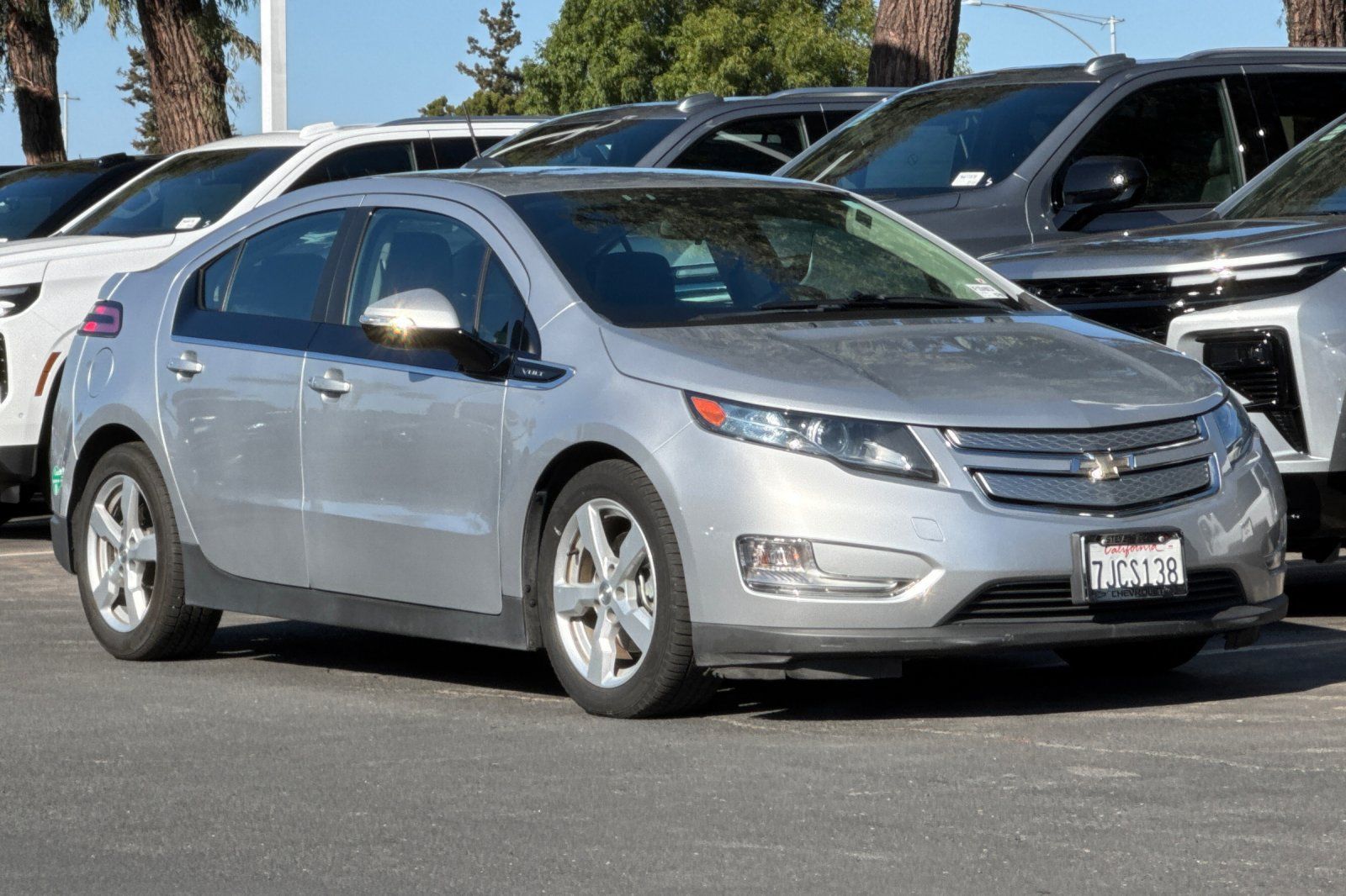 Used 2015 Chevrolet Volt Premium w/ Premium Trim Package FWD image 2