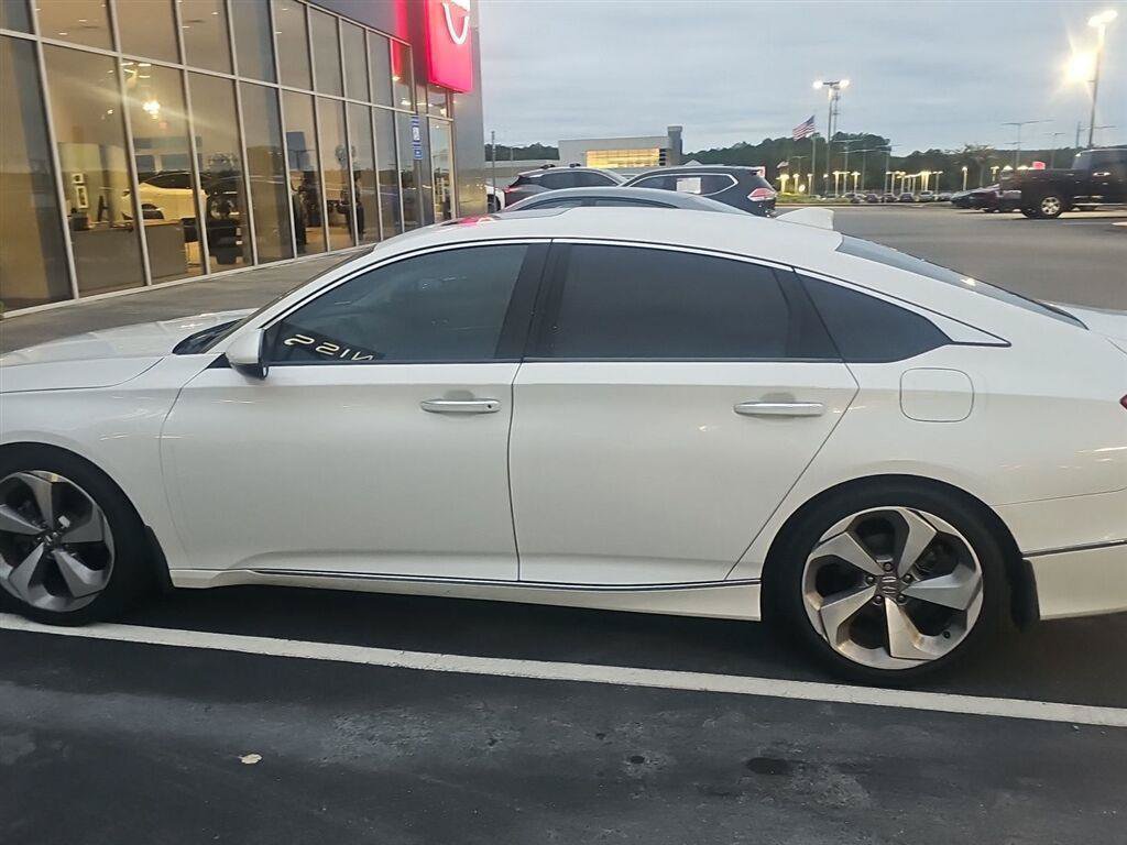 Used 2018 Honda Accord Touring image 2