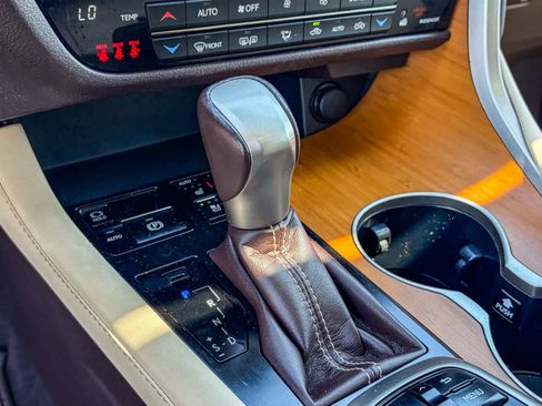 Used 2019 Lexus RX 350 FWD w/ Navigation Package image 19