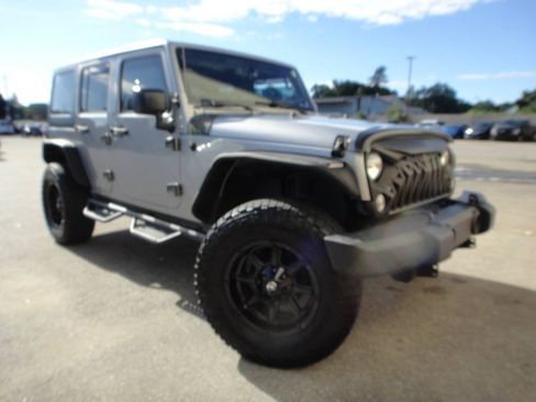 Used 2015 Jeep Wrangler Unlimited Sport w/ Quick Order Package 24S AWD/4WD image 3