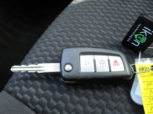 Used 2020 Nissan Rogue Sport S image 24