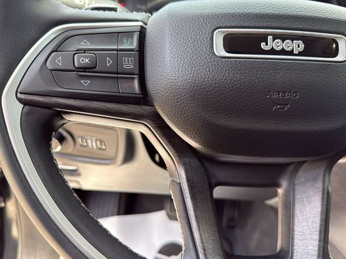 Used 2023 Jeep Grand Cherokee 4WD 4xe image 16