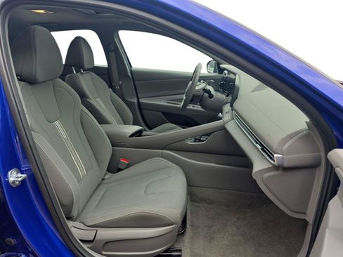 Used 2025 Hyundai Elantra SEL FWD image 25
