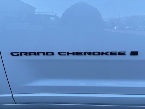 Used 2023 Jeep Grand Cherokee 30th Anniversary AWD/4WD image 41