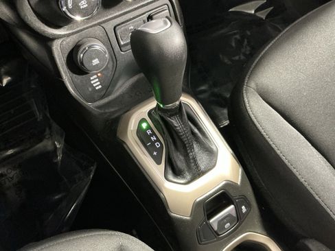 Used 2017 Jeep Renegade Sport w/ Power & Air Group image 29