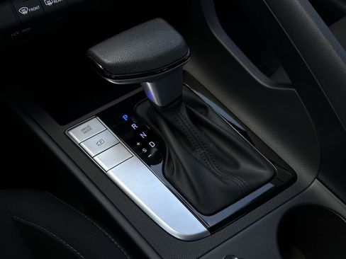 Certified 2024 Hyundai Elantra SEL FWD image 22