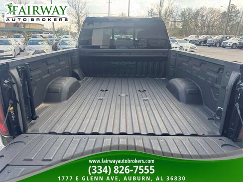 Used 2024 GMC Sierra 2500 SLT w/ SLT Premium Package image 27