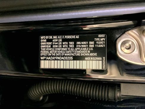 Used 2022 Porsche Cayenne w/ Premium Package image 36