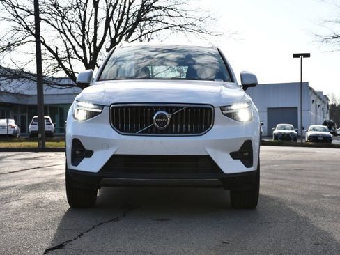 Certified 2025 Volvo XC40 B5 Plus image 2
