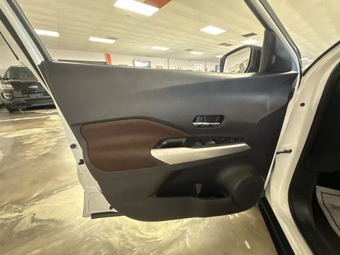 Used 2020 Nissan Kicks SR FWD image 13