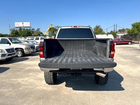 Used 2006 Chevrolet Silverado 2500 LT w/ Heavy-Duty Power Package image 53