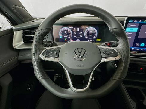 Used 2026 Volkswagen Tiguan SE R-Line AWD/4WD image 11