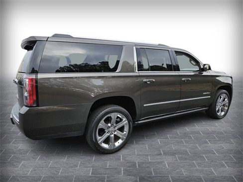 Used 2019 GMC Yukon XL Denali w/ Denali Ultimate Package image 5