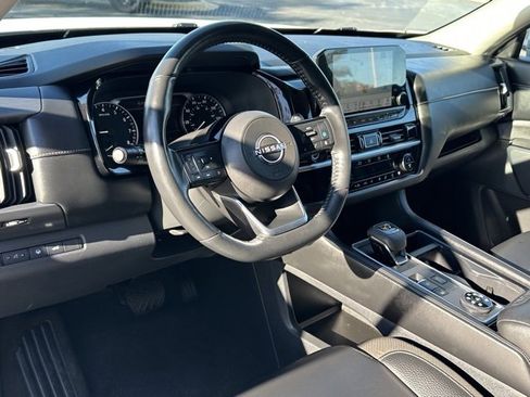 Certified 2023 Nissan Pathfinder SL w/ Lighting Package (N92) image 31