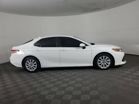 Used 2020 Toyota Camry LE FWD image 3