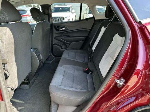 Used 2024 Chevrolet Trax LS w/ LS Convenience Package FWD image 12