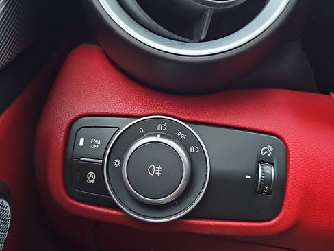 Used 2021 Alfa Romeo Giulia Ti Sport image 19