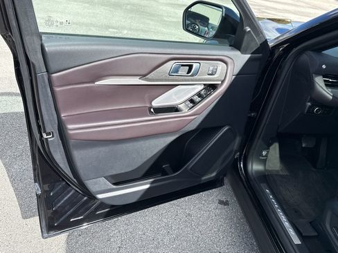 Used 2025 Ford Explorer Platinum image 14