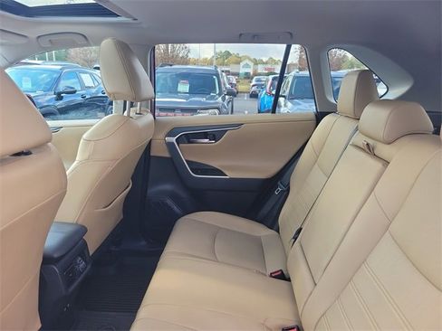 Used 2019 Toyota RAV4 Limited image 12