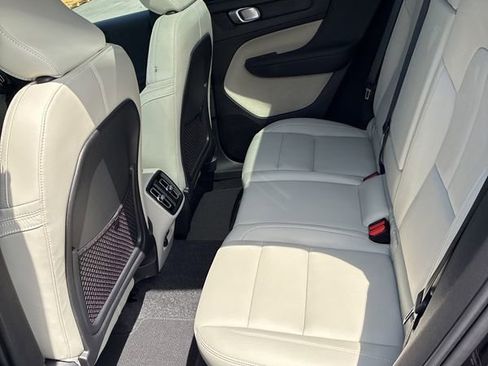 Used 2025 Volvo XC40 B5 Plus w/ Climate Package image 17