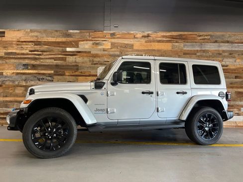 Used 2023 Jeep Wrangler Unlimited Sahara w/ Cold Weather Group AWD/4WD image 11