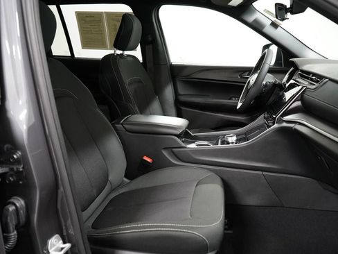 Used 2025 Jeep Grand Cherokee 4WD image 21